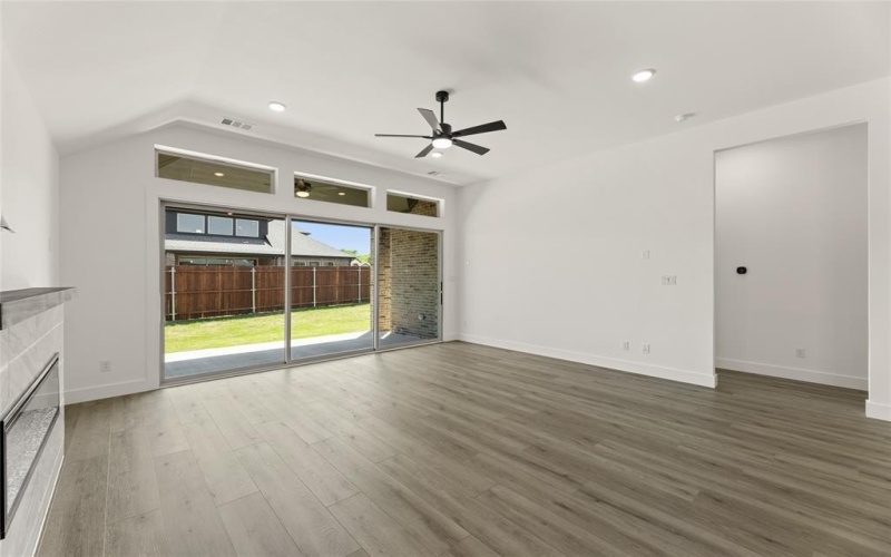 337 Loretta, Burleson, TX 76028, 4 Bedrooms Bedrooms, ,3 BathroomsBathrooms,Residential,For Sale,337 Loretta,20831308