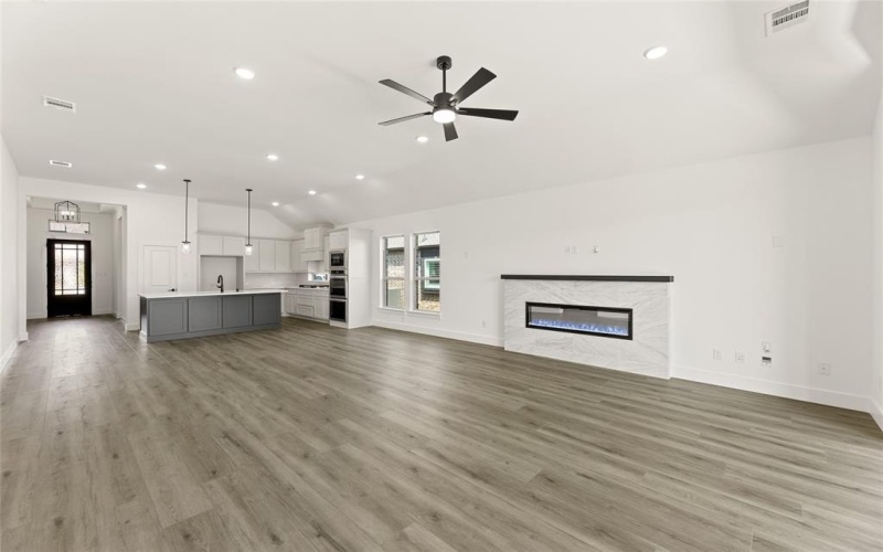 337 Loretta, Burleson, TX 76028, 4 Bedrooms Bedrooms, ,3 BathroomsBathrooms,Residential,For Sale,337 Loretta,20831308