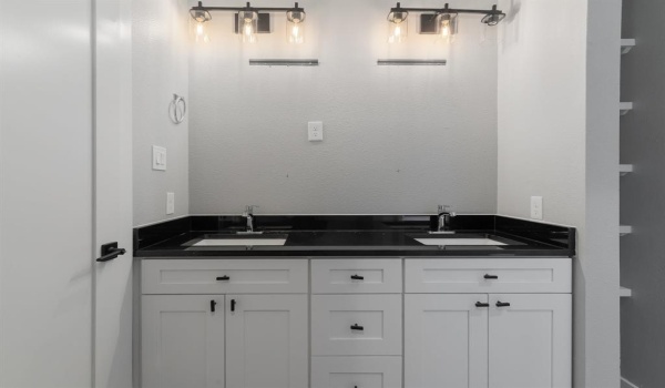 2806 Chicago Street, Dallas, TX 75212, 4 Bedrooms Bedrooms, ,3 BathroomsBathrooms,Residential Lease,For Rent,2806 Chicago Street,20831476