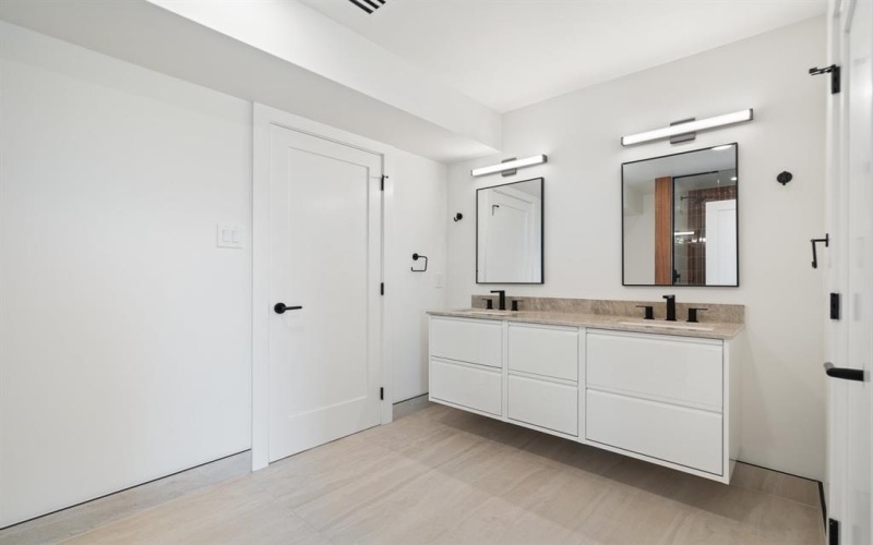1424 Canada Drive, Dallas, TX 75212, 4 Habitaciones Habitaciones , ,3 BañosBaños,Residential,En Venta,1424 Canada Drive,20831629