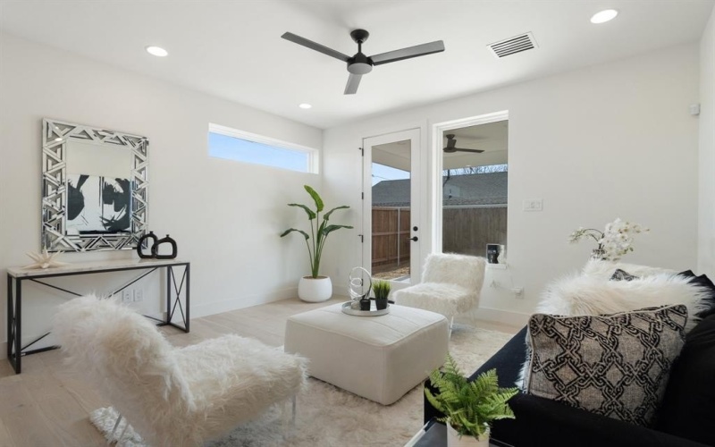 1424 Canada Drive, Dallas, TX 75212, 4 Habitaciones Habitaciones , ,3 BañosBaños,Residential,En Venta,1424 Canada Drive,20831629