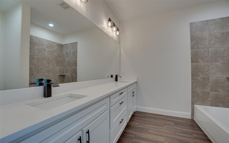 246 N Cherokee Shores Drive, Mabank, TX 75156, 3 Habitaciones Habitaciones , ,2 BañosBaños,Residential,En Venta,246 N Cherokee Shores Drive,20831794