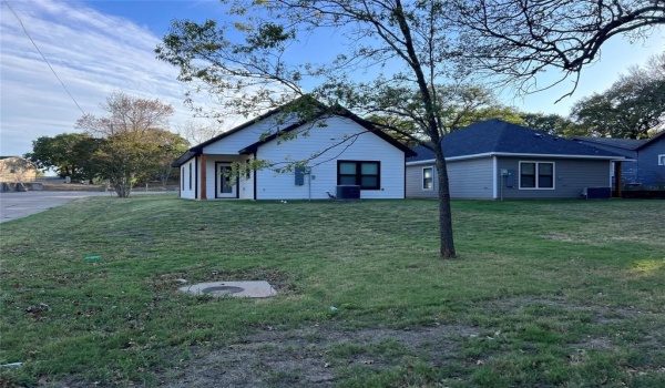735 E Gandy Street, Denison, TX 75021, 3 Bedrooms Bedrooms, ,2 BathroomsBathrooms,Residential Lease,For Rent,735 E Gandy Street,20832155