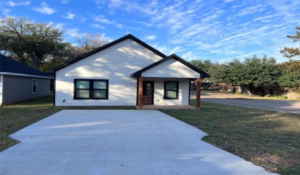 735 E Gandy Street, Denison, TX 75021, 3 Bedrooms Bedrooms, ,2 BathroomsBathrooms,Residential Lease,For Rent,735 E Gandy Street,20832155