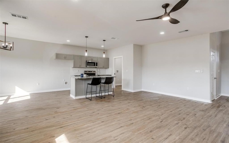 2604 Creekview Drive, Granbury, TX 76048, 3 Bedrooms Bedrooms, ,2 BathroomsBathrooms,Residential,For Sale,2604 Creekview Drive,20832198