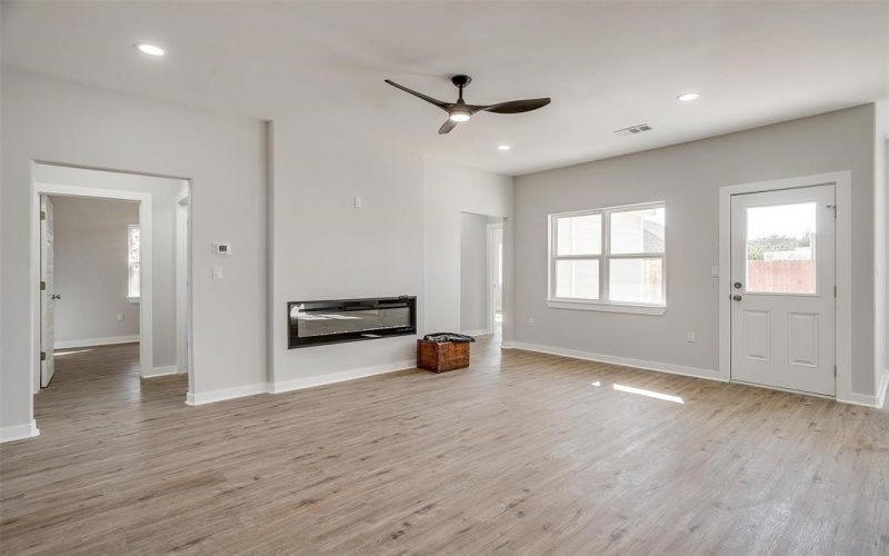 2604 Creekview Drive, Granbury, TX 76048, 3 Bedrooms Bedrooms, ,2 BathroomsBathrooms,Residential,For Sale,2604 Creekview Drive,20832198
