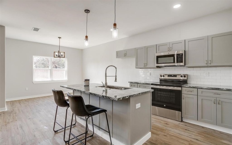 2604 Creekview Drive, Granbury, TX 76048, 3 Bedrooms Bedrooms, ,2 BathroomsBathrooms,Residential,For Sale,2604 Creekview Drive,20832198