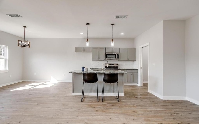 2604 Creekview Drive, Granbury, TX 76048, 3 Bedrooms Bedrooms, ,2 BathroomsBathrooms,Residential,For Sale,2604 Creekview Drive,20832198