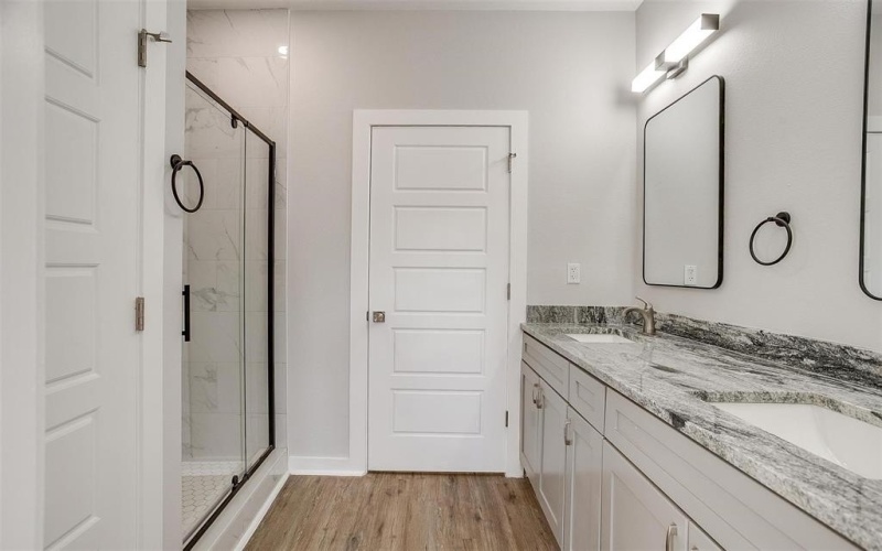 2604 Creekview Drive, Granbury, TX 76048, 3 Bedrooms Bedrooms, ,2 BathroomsBathrooms,Residential,For Sale,2604 Creekview Drive,20832198