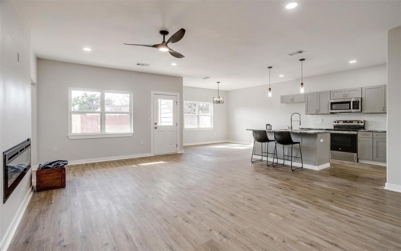 2604 Creekview Drive, Granbury, TX 76048, 3 Bedrooms Bedrooms, ,2 BathroomsBathrooms,Residential,For Sale,2604 Creekview Drive,20832198