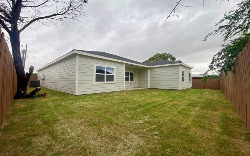 2604 Creekview Drive, Granbury, TX 76048, 3 Bedrooms Bedrooms, ,2 BathroomsBathrooms,Residential,For Sale,2604 Creekview Drive,20832198