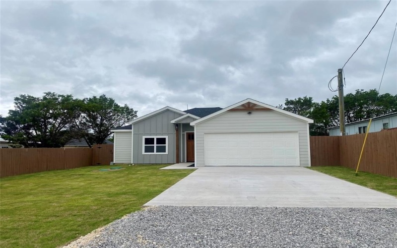 2604 Creekview Drive, Granbury, TX 76048, 3 Bedrooms Bedrooms, ,2 BathroomsBathrooms,Residential,For Sale,2604 Creekview Drive,20832198