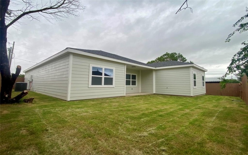 2604 Creekview Drive, Granbury, TX 76048, 3 Bedrooms Bedrooms, ,2 BathroomsBathrooms,Residential,For Sale,2604 Creekview Drive,20832198