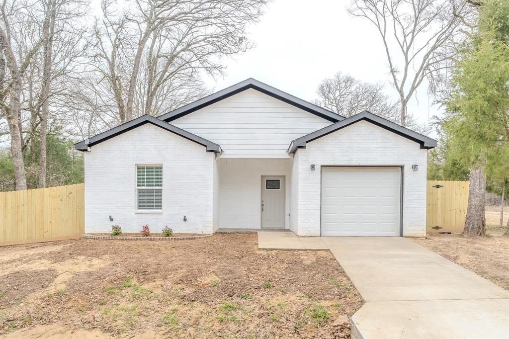 102 BUFFALO SPRINGS Road, Mabank, TX 75156, 3 Bedrooms Bedrooms, ,2 BathroomsBathrooms,Residential,For Sale,102 BUFFALO SPRINGS Road,20832559