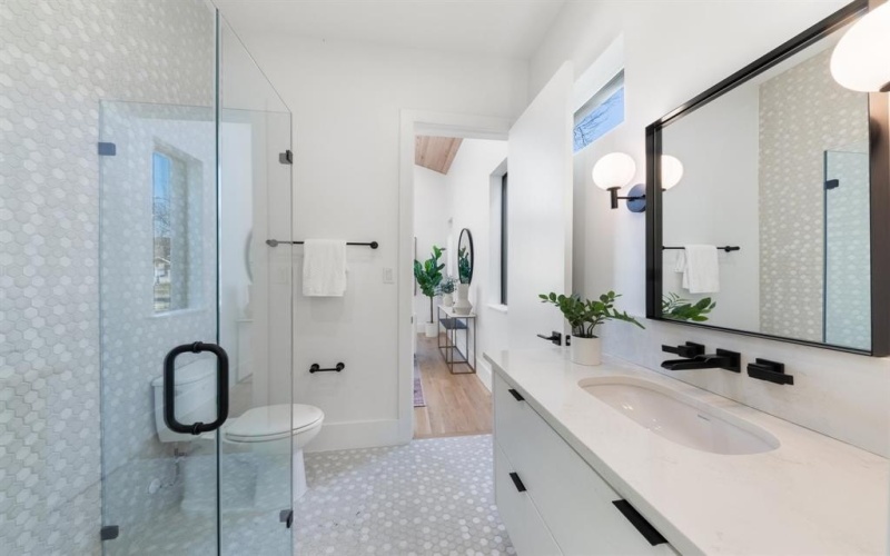 1909 Mcmillan Avenue, Dallas, TX 75206, 4 Bedrooms Bedrooms, ,5 BathroomsBathrooms,Residential,For Sale,1909 Mcmillan Avenue,20833625