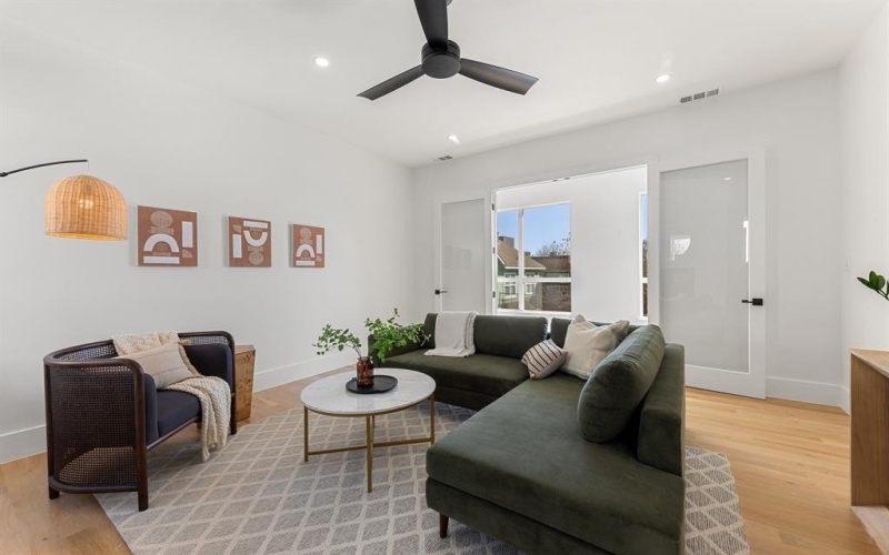 1909 Mcmillan Avenue, Dallas, TX 75206, 4 Bedrooms Bedrooms, ,5 BathroomsBathrooms,Residential,For Sale,1909 Mcmillan Avenue,20833625