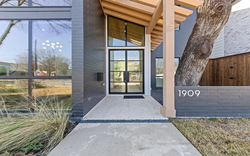 1909 Mcmillan Avenue, Dallas, TX 75206, 4 Bedrooms Bedrooms, ,5 BathroomsBathrooms,Residential,For Sale,1909 Mcmillan Avenue,20833625