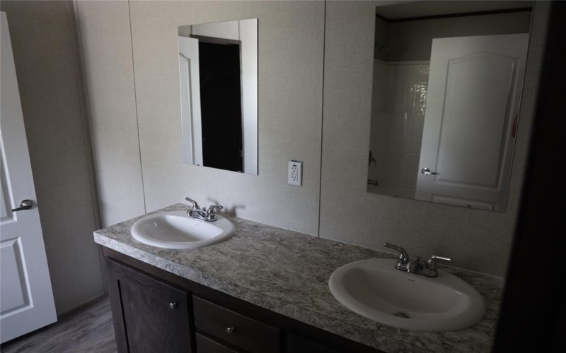 3501 Lake Granbury Drive, Granbury, TX 76048, 3 Bedrooms Bedrooms, ,2 BathroomsBathrooms,Residential,For Sale,3501 Lake Granbury Drive,20833668