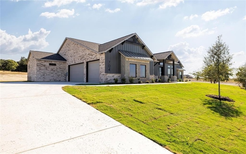 704 Burr Oak Lane, Weatherford, TX 76085, 3 Bedrooms Bedrooms, ,2 BathroomsBathrooms,Residential,For Sale,704 Burr Oak Lane,20833777