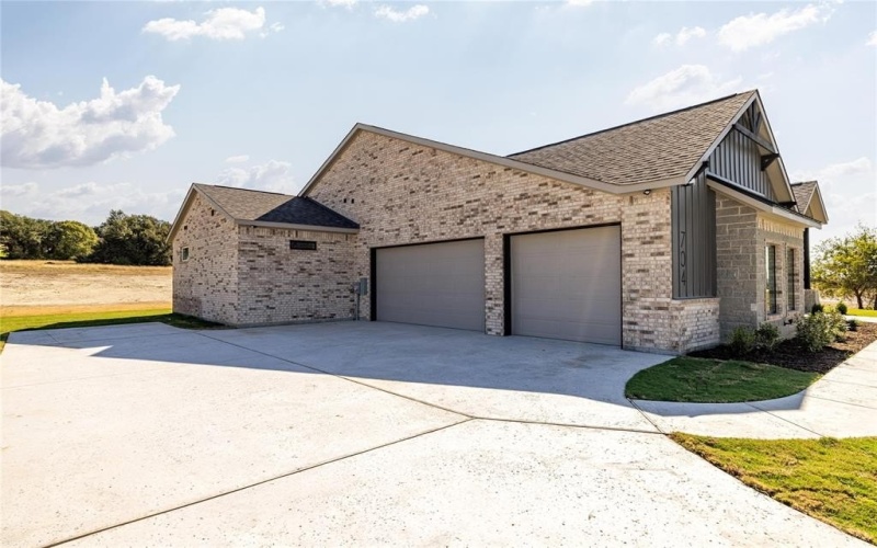 704 Burr Oak Lane, Weatherford, TX 76085, 3 Bedrooms Bedrooms, ,2 BathroomsBathrooms,Residential,For Sale,704 Burr Oak Lane,20833777