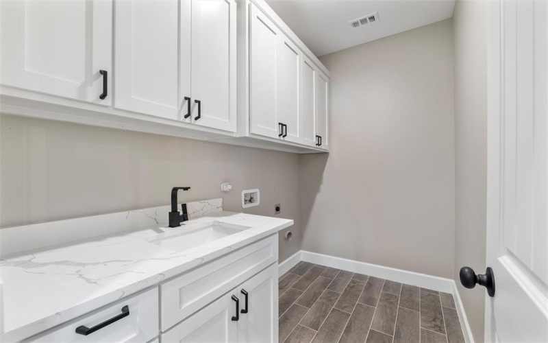 402 Lagoon Drive, Gun Barrel City, TX 75156, 3 Bedrooms Bedrooms, ,2 BathroomsBathrooms,Residential,For Sale,402 Lagoon Drive,20833838