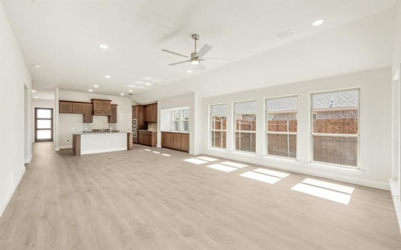 1016 Pineview Lane, Crowley, TX 76036, 4 Bedrooms Bedrooms, ,3 BathroomsBathrooms,Residential,For Sale,1016 Pineview Lane,20830464