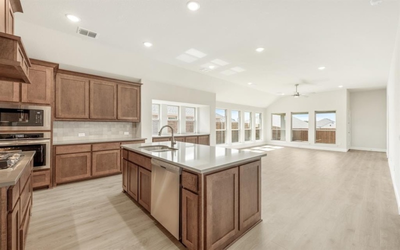 1016 Pineview Lane, Crowley, TX 76036, 4 Bedrooms Bedrooms, ,3 BathroomsBathrooms,Residential,For Sale,1016 Pineview Lane,20830464