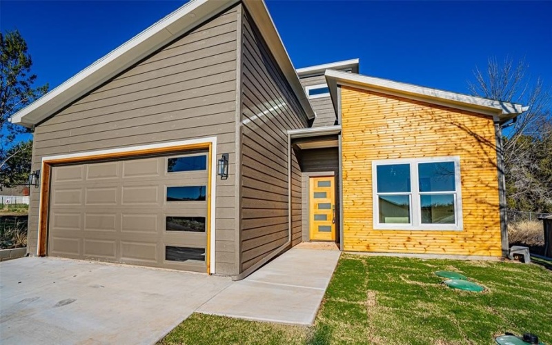 3320 Brazos River Drive, Granbury, TX 76048, 3 Bedrooms Bedrooms, ,2 BathroomsBathrooms,Residential,For Sale,3320 Brazos River Drive,20833979