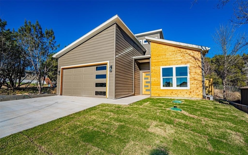 3320 Brazos River Drive, Granbury, TX 76048, 3 Bedrooms Bedrooms, ,2 BathroomsBathrooms,Residential,For Sale,3320 Brazos River Drive,20833979