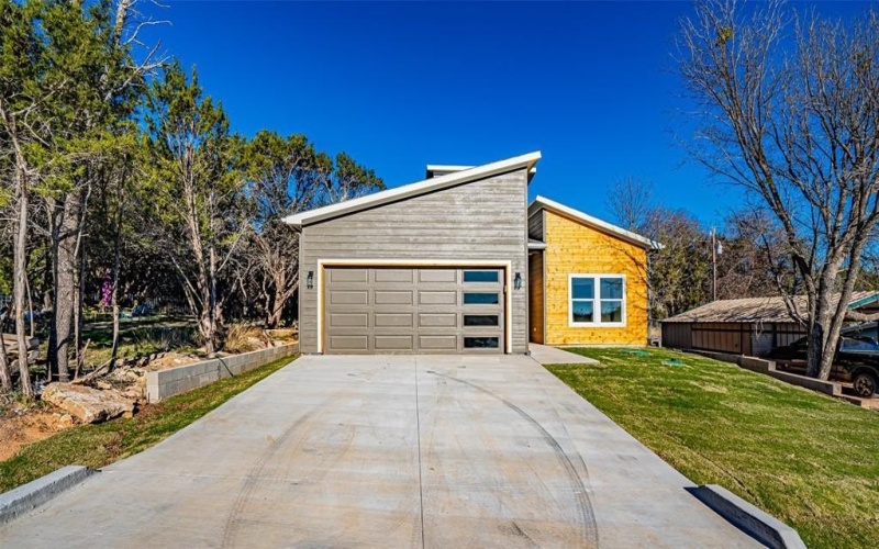 3320 Brazos River Drive, Granbury, TX 76048, 3 Bedrooms Bedrooms, ,2 BathroomsBathrooms,Residential,For Sale,3320 Brazos River Drive,20833979