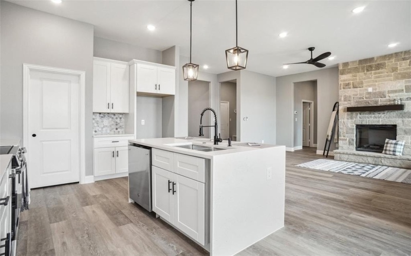 5824 Belaire Circle, Granbury, TX 76048, 3 Bedrooms Bedrooms, ,2 BathroomsBathrooms,Residential,For Sale,5824 Belaire Circle,20833992