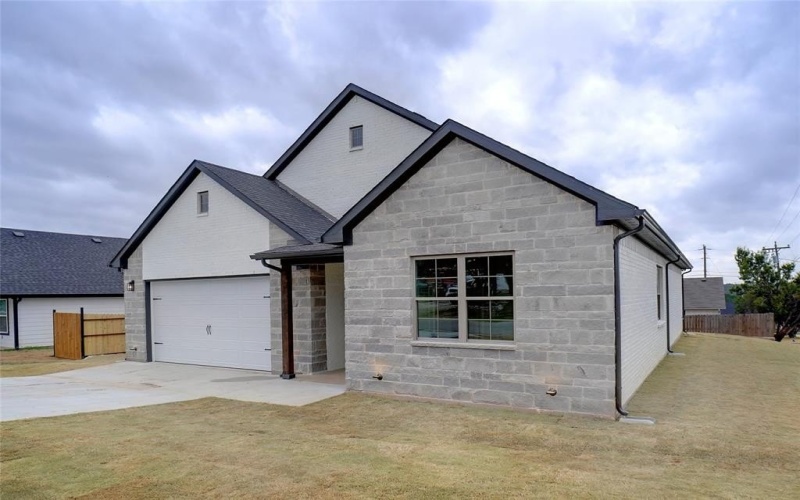 5824 Belaire Circle, Granbury, TX 76048, 3 Bedrooms Bedrooms, ,2 BathroomsBathrooms,Residential,For Sale,5824 Belaire Circle,20833992