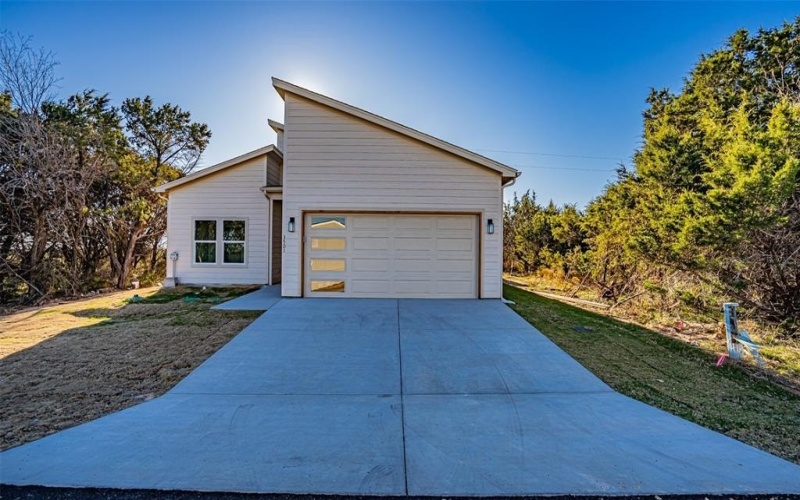 3501 Brazos River Drive, Granbury, TX 76048, 3 Bedrooms Bedrooms, ,2 BathroomsBathrooms,Residential,For Sale,3501 Brazos River Drive,20834044