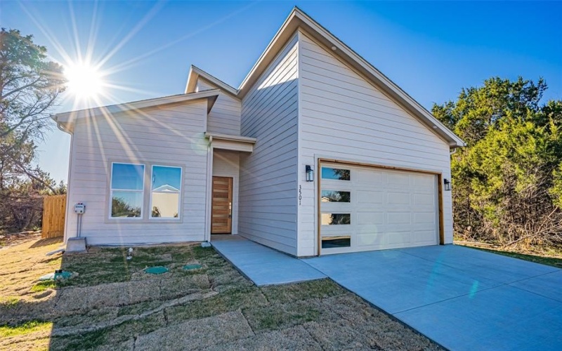 3501 Brazos River Drive, Granbury, TX 76048, 3 Bedrooms Bedrooms, ,2 BathroomsBathrooms,Residential,For Sale,3501 Brazos River Drive,20834044
