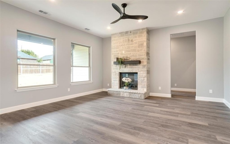 5813 Stonegate Circle, Granbury, TX 76048, 3 Bedrooms Bedrooms, ,2 BathroomsBathrooms,Residential,For Sale,5813 Stonegate Circle,20834052