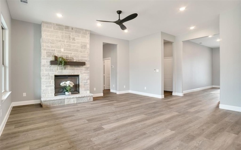 5813 Stonegate Circle, Granbury, TX 76048, 3 Bedrooms Bedrooms, ,2 BathroomsBathrooms,Residential,For Sale,5813 Stonegate Circle,20834052