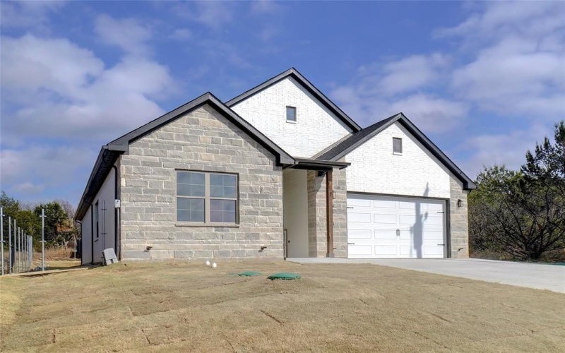 5813 Stonegate Circle, Granbury, TX 76048, 3 Bedrooms Bedrooms, ,2 BathroomsBathrooms,Residential,For Sale,5813 Stonegate Circle,20834052