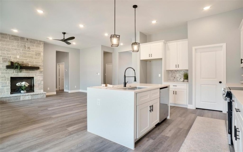 5813 Stonegate Circle, Granbury, TX 76048, 3 Bedrooms Bedrooms, ,2 BathroomsBathrooms,Residential,For Sale,5813 Stonegate Circle,20834052