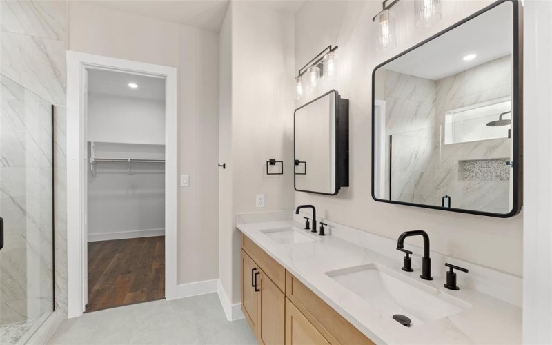 5702 Barkridge Drive, Granbury, TX 76048, 4 Habitaciones Habitaciones , ,3 BañosBaños,Residential,En Venta,5702 Barkridge Drive,20830732