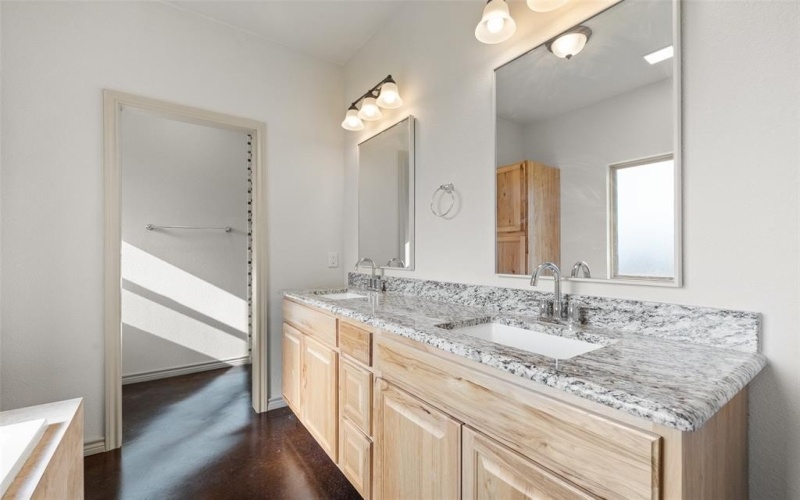 5441 Tin Top Highway, Granbury, TX 76048, 3 Bedrooms Bedrooms, ,2 BathroomsBathrooms,Residential,For Sale,5441 Tin Top Highway,20836170