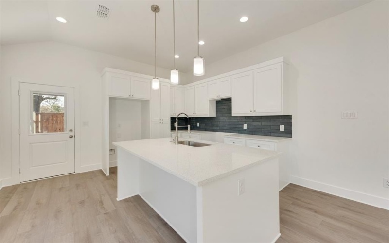 3911 Diamond Avenue, Dallas, TX 75215, 3 Bedrooms Bedrooms, ,2 BathroomsBathrooms,Residential,For Sale,3911 Diamond Avenue,20834194