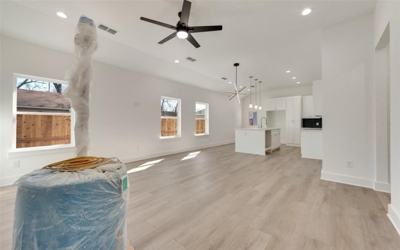 3911 Diamond Avenue, Dallas, TX 75215, 3 Bedrooms Bedrooms, ,2 BathroomsBathrooms,Residential,For Sale,3911 Diamond Avenue,20834194