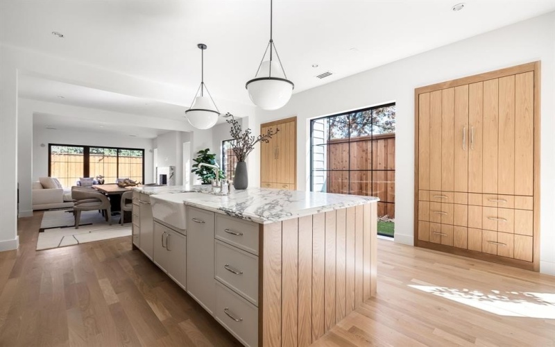 4107 Hawthorne Avenue, Dallas, TX 75219, 3 Habitaciones Habitaciones , ,3 BañosBaños,Residential,En Venta,4107 Hawthorne Avenue,20834497