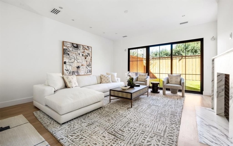 4107 Hawthorne Avenue, Dallas, TX 75219, 3 Habitaciones Habitaciones , ,3 BañosBaños,Residential,En Venta,4107 Hawthorne Avenue,20834497