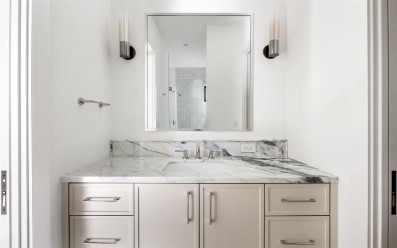 4107 Hawthorne Avenue, Dallas, TX 75219, 3 Habitaciones Habitaciones , ,3 BañosBaños,Residential,En Venta,4107 Hawthorne Avenue,20834497
