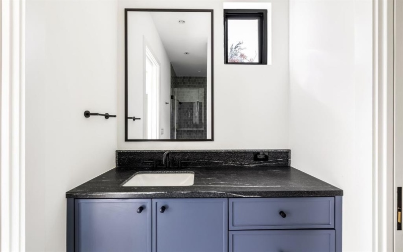4107 Hawthorne Avenue, Dallas, TX 75219, 3 Habitaciones Habitaciones , ,3 BañosBaños,Residential,En Venta,4107 Hawthorne Avenue,20834497