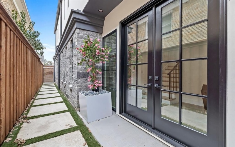 4107 Hawthorne Avenue, Dallas, TX 75219, 3 Habitaciones Habitaciones , ,3 BañosBaños,Residential,En Venta,4107 Hawthorne Avenue,20834497