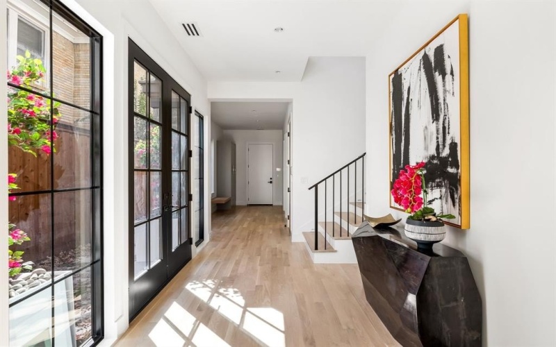 4107 Hawthorne Avenue, Dallas, TX 75219, 3 Habitaciones Habitaciones , ,3 BañosBaños,Residential,En Venta,4107 Hawthorne Avenue,20834497