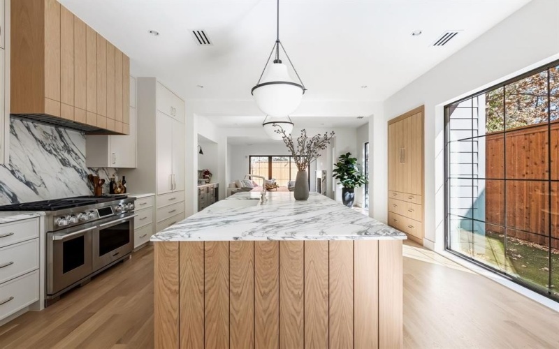 4107 Hawthorne Avenue, Dallas, TX 75219, 3 Habitaciones Habitaciones , ,3 BañosBaños,Residential,En Venta,4107 Hawthorne Avenue,20834497