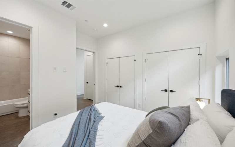 2138 Lovedale Avenue #105, Dallas, TX 75235, 1 Bedroom Bedrooms, ,1 BathroomBathrooms,Residential,For Sale,2138 Lovedale Avenue,20834503